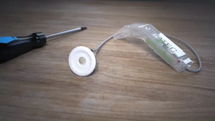 INOTEC SN 9024.1 - Subtiel LED vluchtrouteverlichting armatuur 