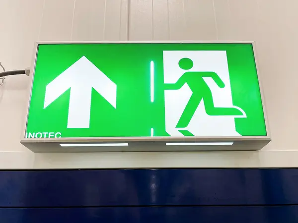 INOTEC Noodverlichting BNP 7183 duurzaam, robust, slank design vluchtrouteaanduiding armatuur met 60 meter leesafstand INOTEC Noodverlichting BNP 7183 duurzaam, robust, slank design vluchtrouteaanduiding armatuur met 60 meter leesafstand